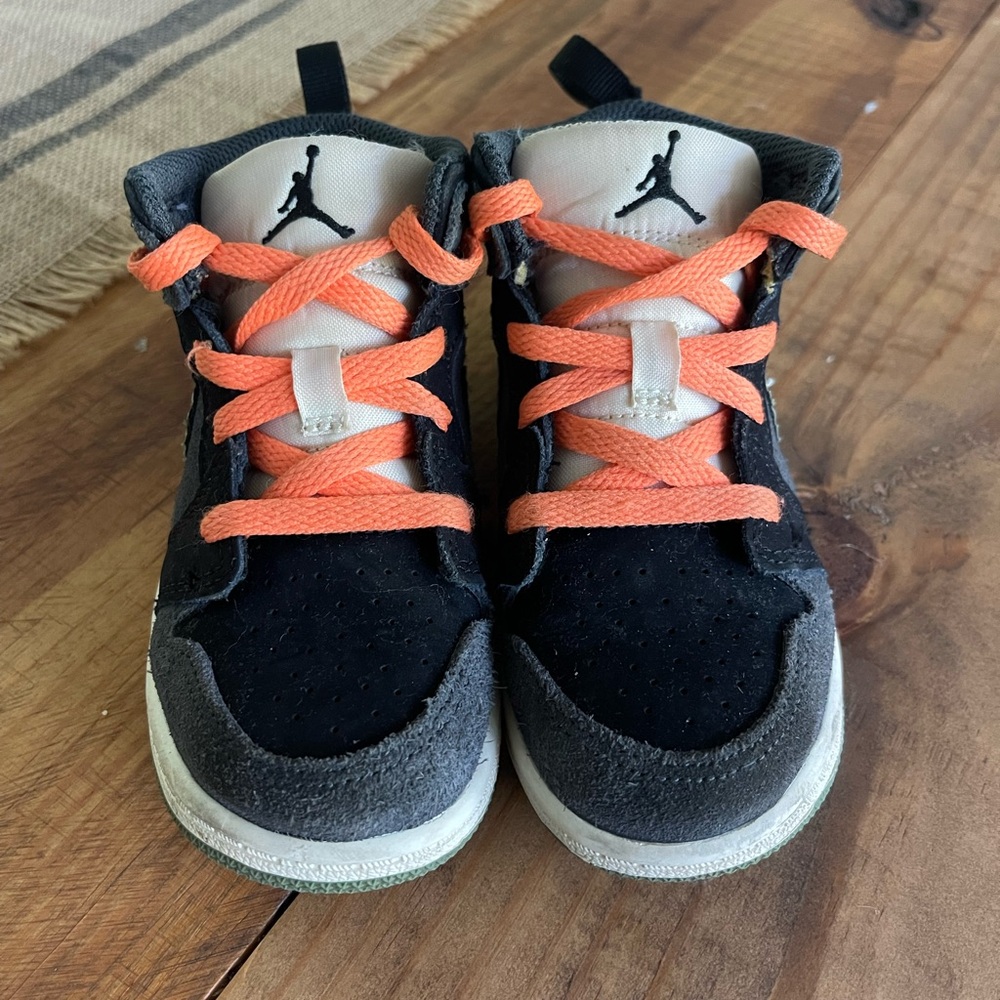 Nike Jordan shoes - Picture 2 of 5
